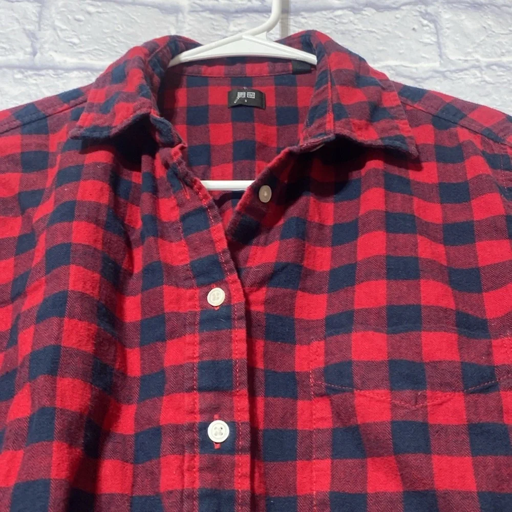 Uniqlo top red and black